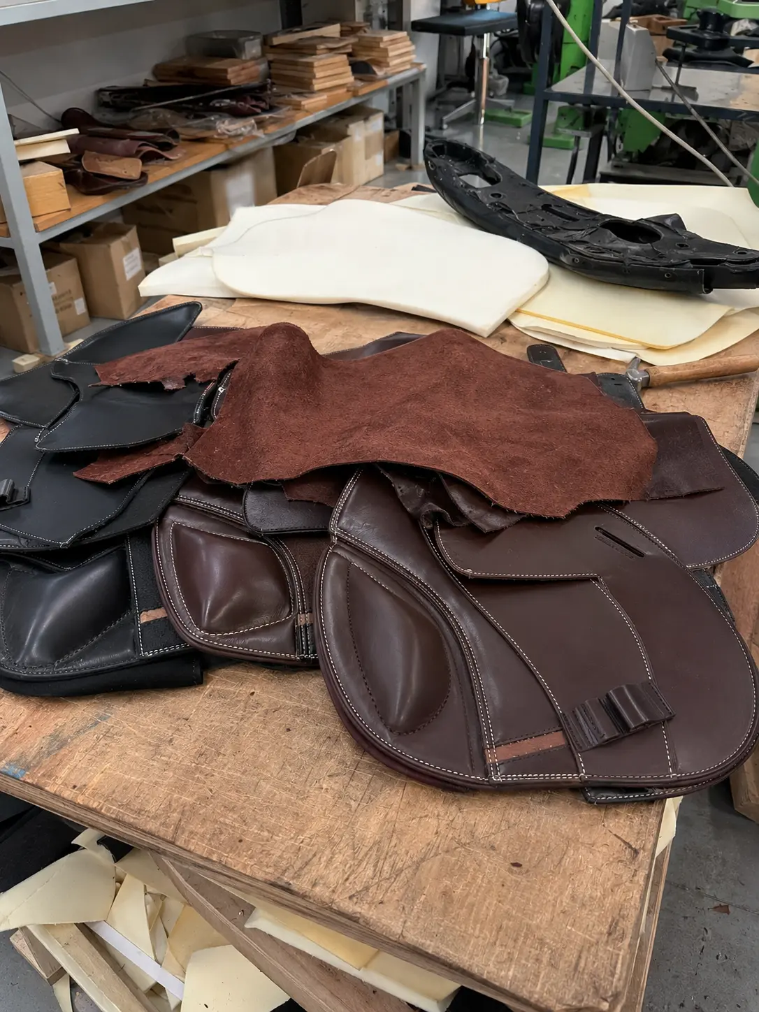 Saddle flaps arranged on an assembly workbench